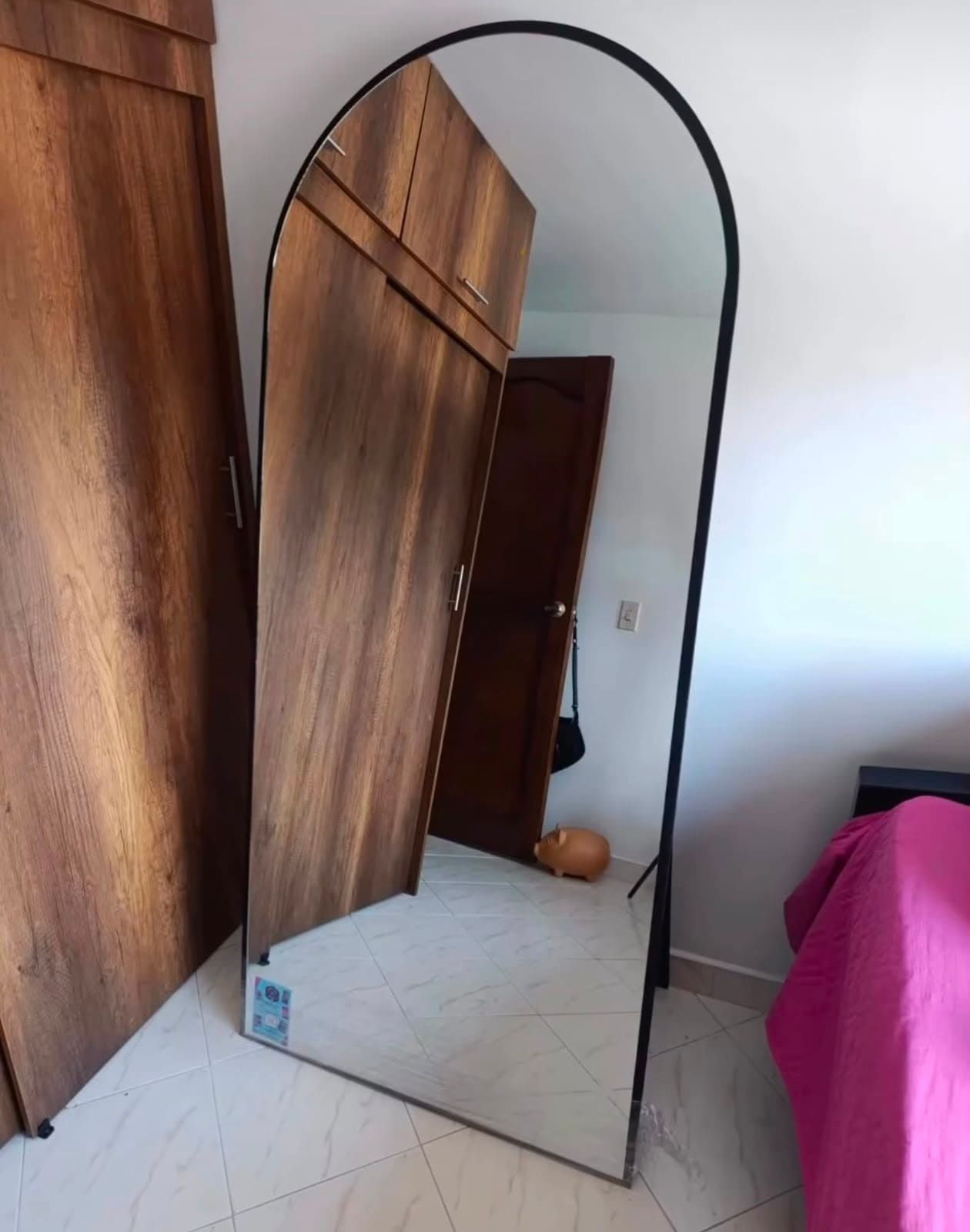 Espejo ovalado de piso